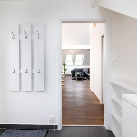 Central Bright Spacious Penthouse #103 Appartement *